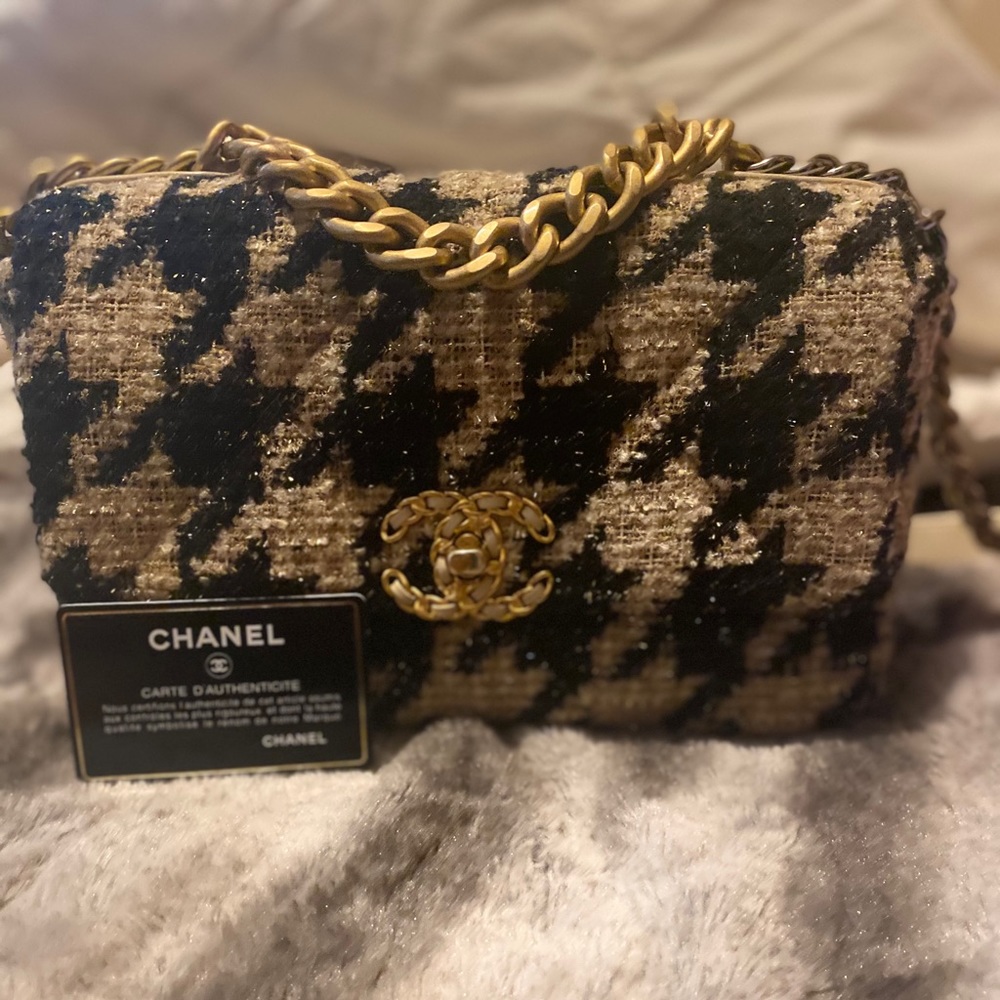 - Houndstooth 19 flap bag